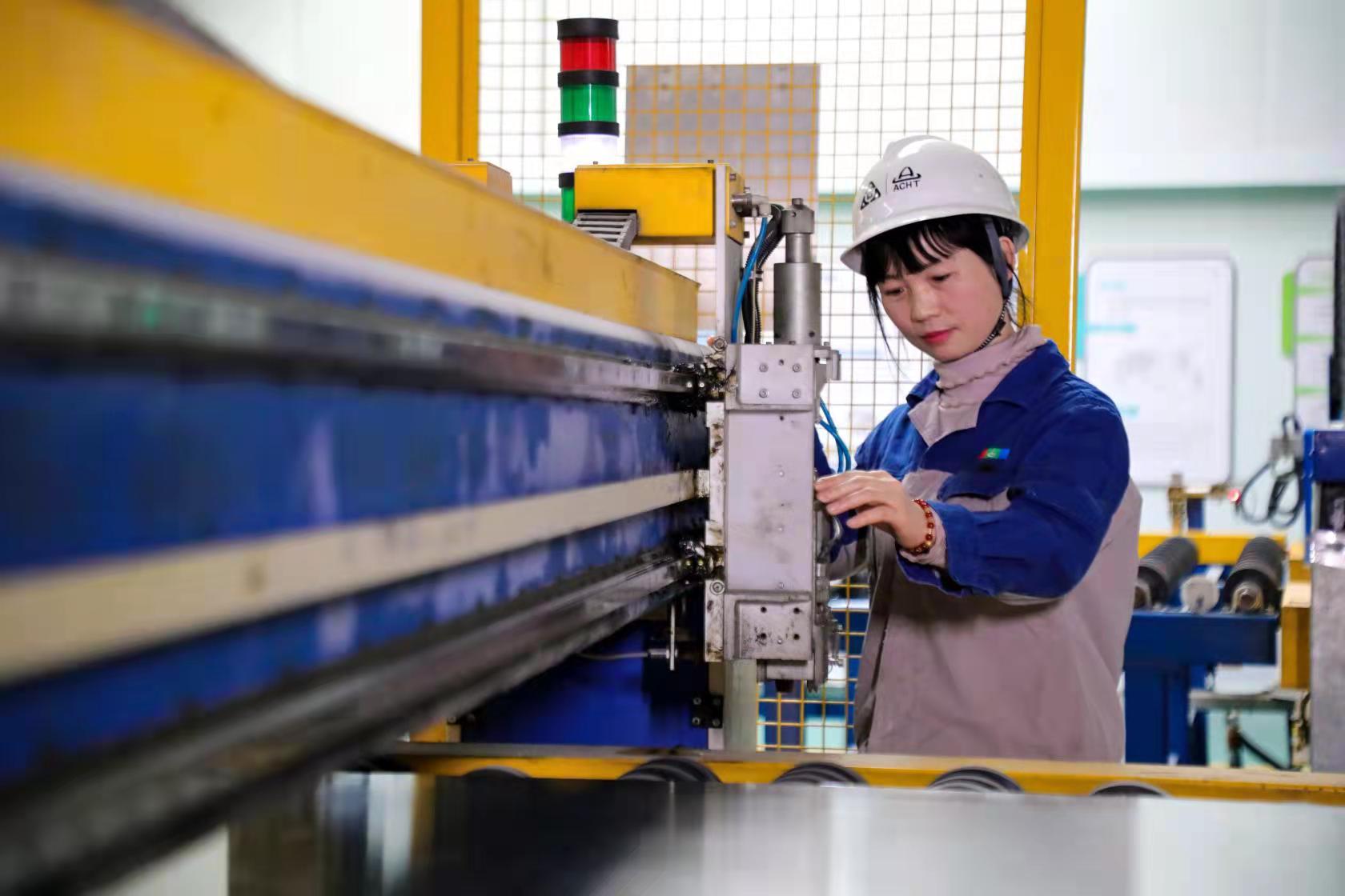 安彩“她”力量|牛愛芳:獨(dú)一無二的芳華