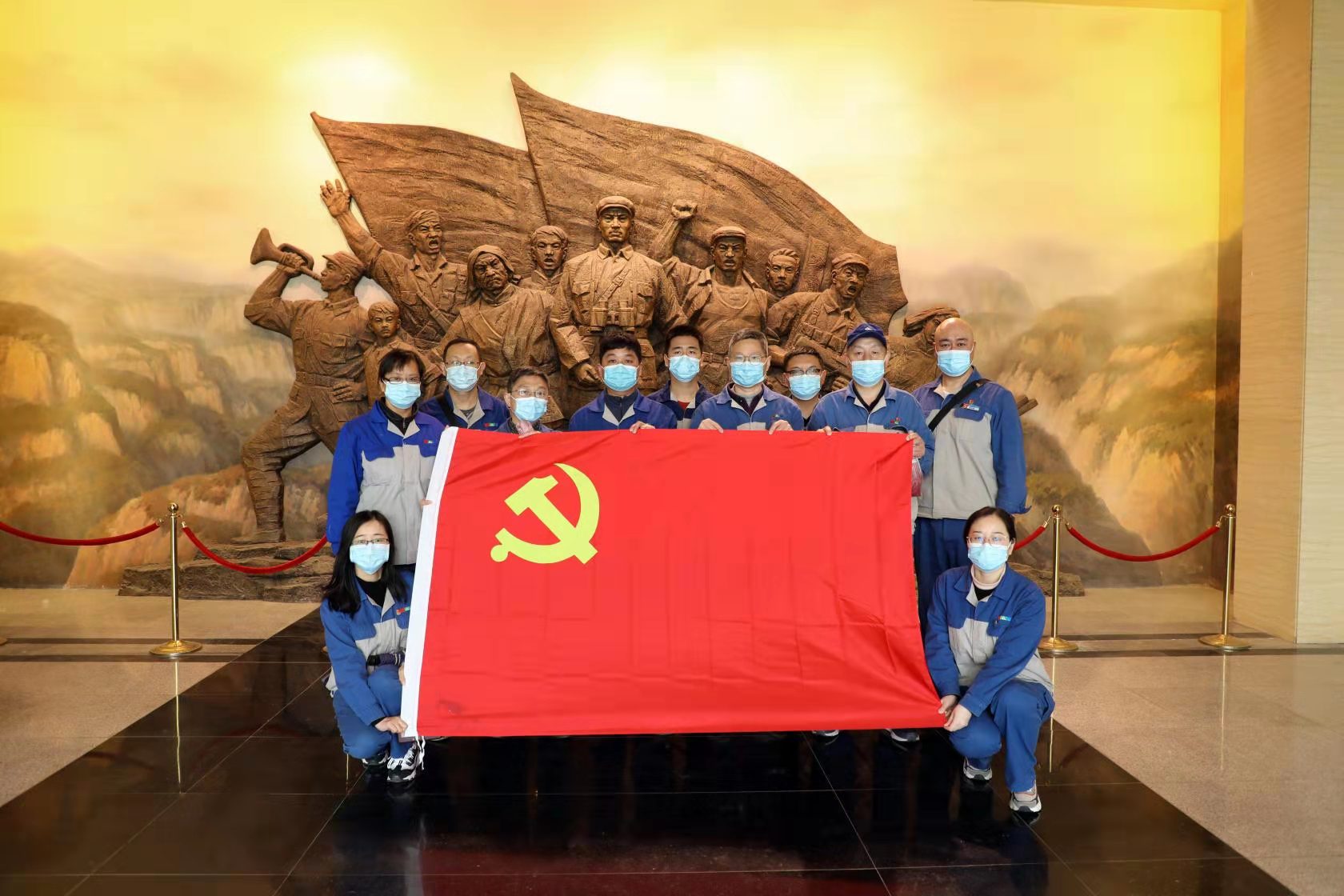 疏雨洗清明 芳菲祭英烈—— 安彩高科開展“學黨史、祭英烈、傳精神”主題活動