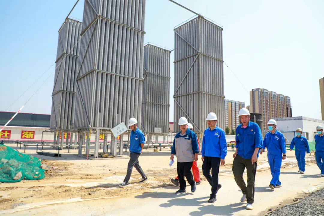 翠籠蒲艾香,慰問(wèn)送安康——安彩高科總經(jīng)理端午節(jié)慰問(wèn)一線職工