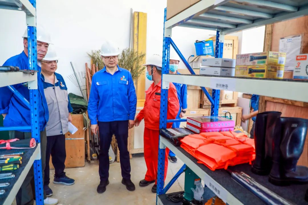 翠籠蒲艾香,慰問(wèn)送安康——安彩高科總經(jīng)理端午節(jié)慰問(wèn)一線職工