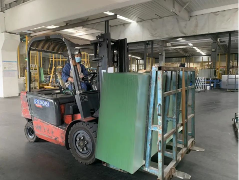 同心戰(zhàn)“疫”,守護月圓——安彩高科打響疫情防控和安全生產(chǎn)“雙線戰(zhàn)疫”